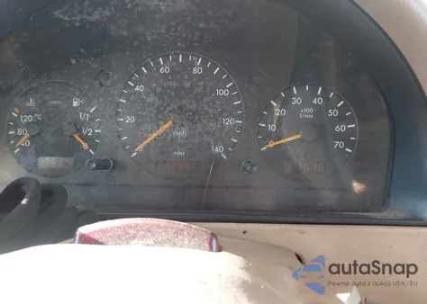 2000 Mercedes-Benz Ml 320 z USA, uszkodzony, nr VIN 4JGAB54E0YA192734